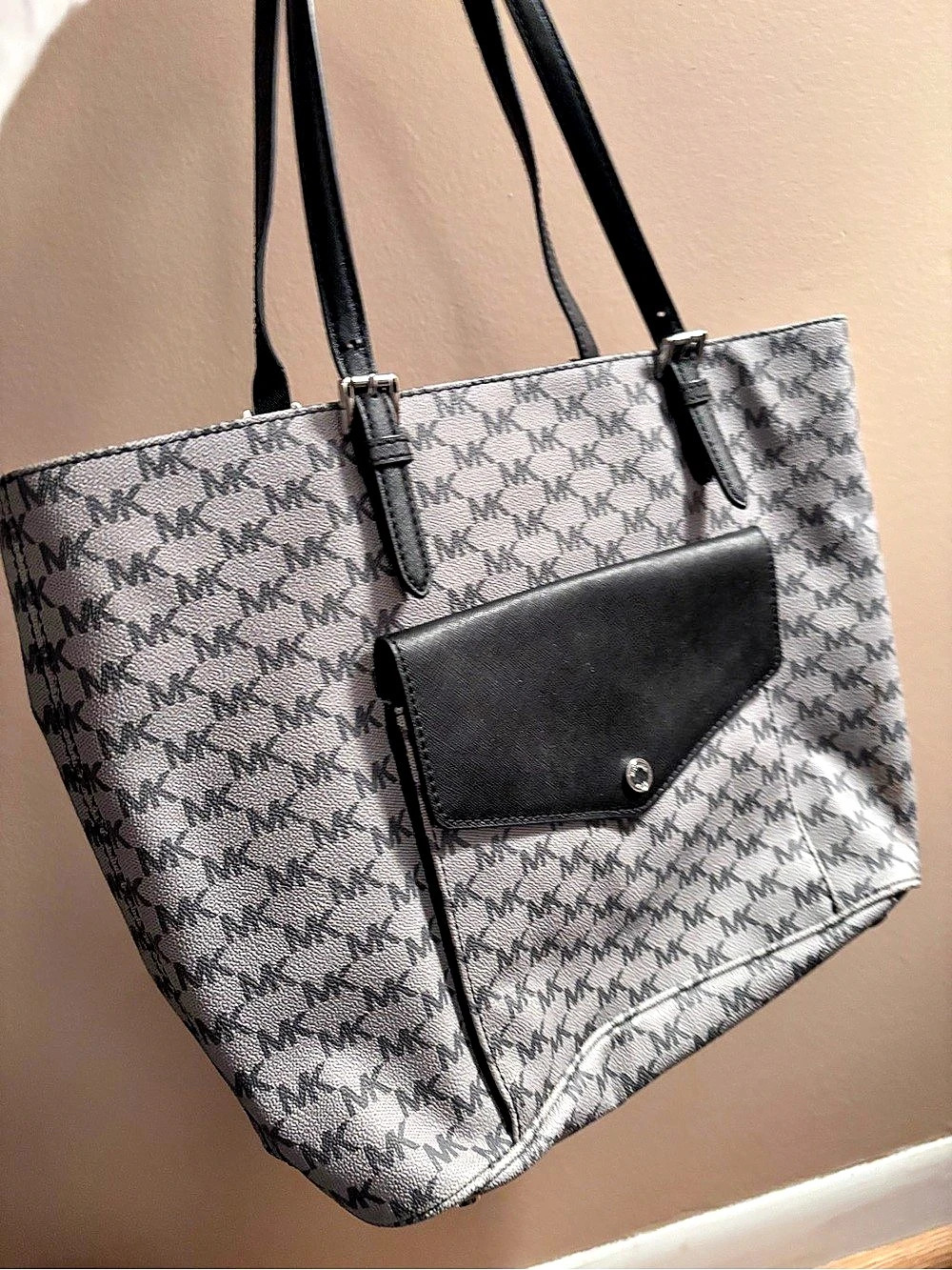 Michael Kors Jet Set Medium Signature Logo Pocket Tote Bag Gray & Black